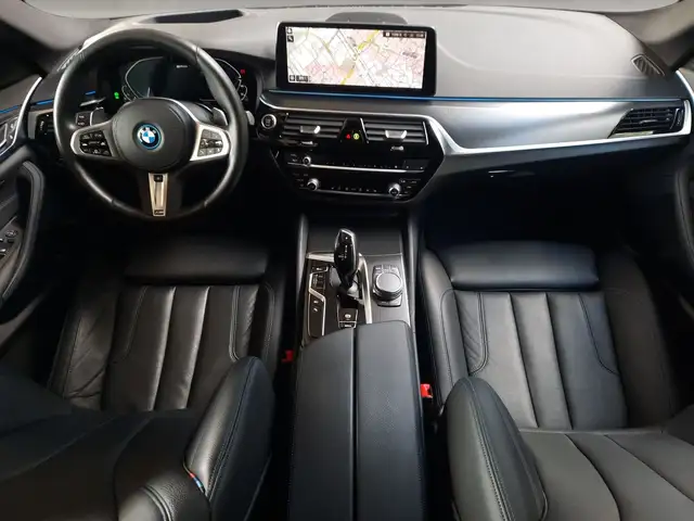 BMW 5 Series view 18