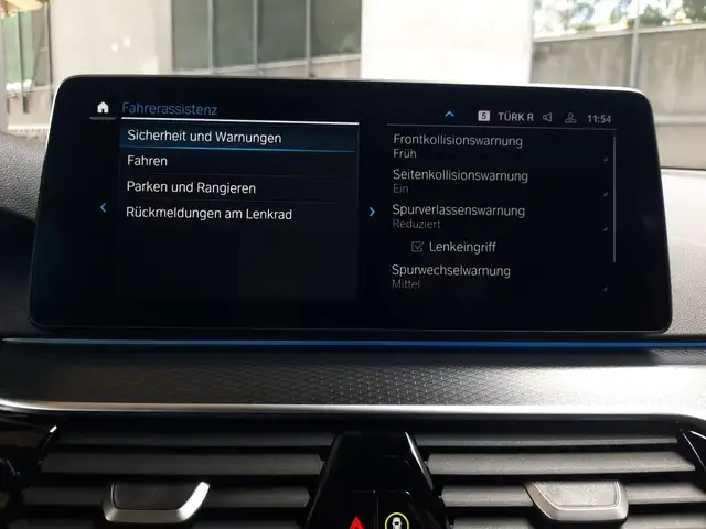 BMW 5 Series view 28
