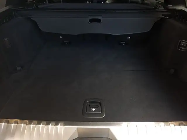 BMW 5 Series view 11