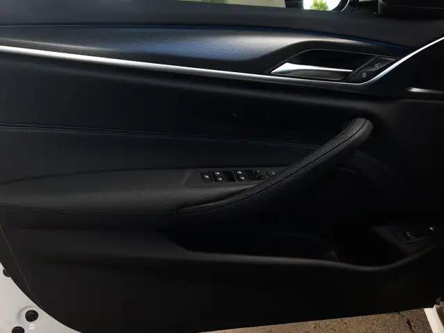 BMW 5 Series view 14