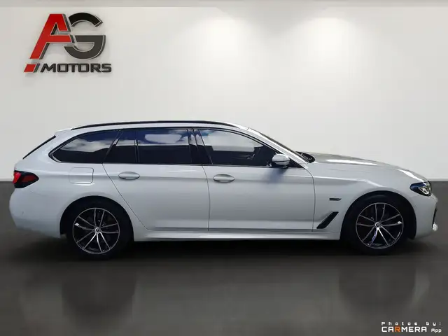 BMW 5 Series view 4