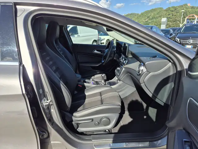 Mercedes-Benz GLA view 8