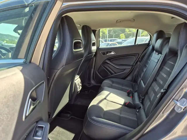 Mercedes-Benz GLA view 7