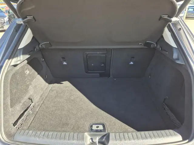 Mercedes-Benz GLA view 11