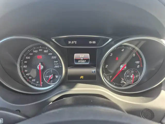 Mercedes-Benz GLA view 13