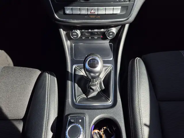 Mercedes-Benz GLA view 9