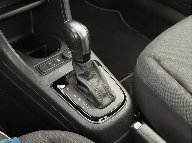 Volkswagen E-Up! view 19