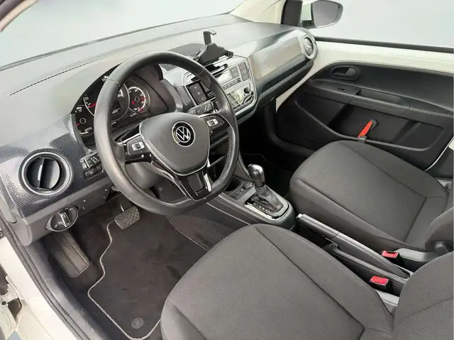 Volkswagen E-Up! view 5