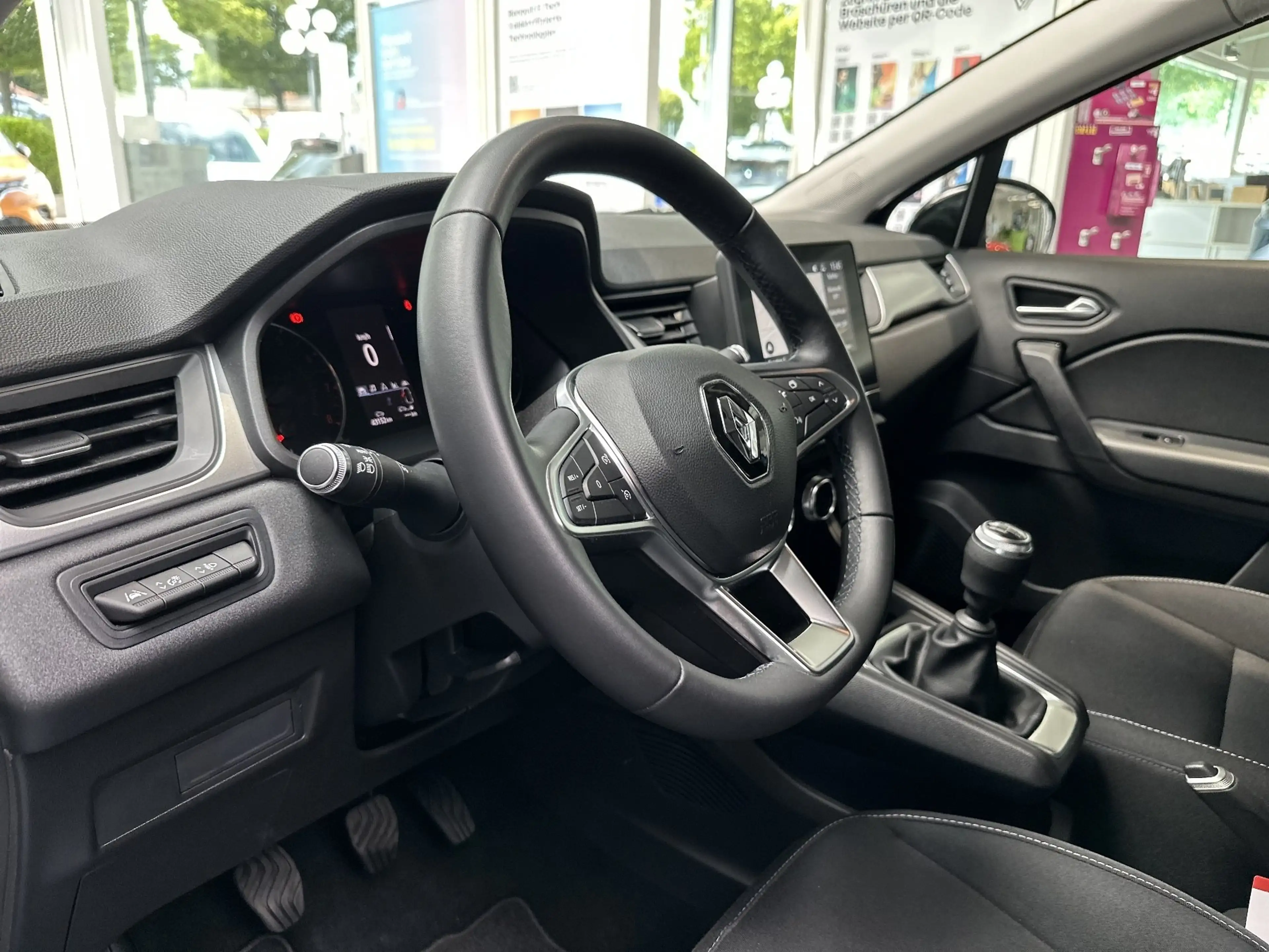 Renault Captur EXPERIENCE TCe 90 — photo 30