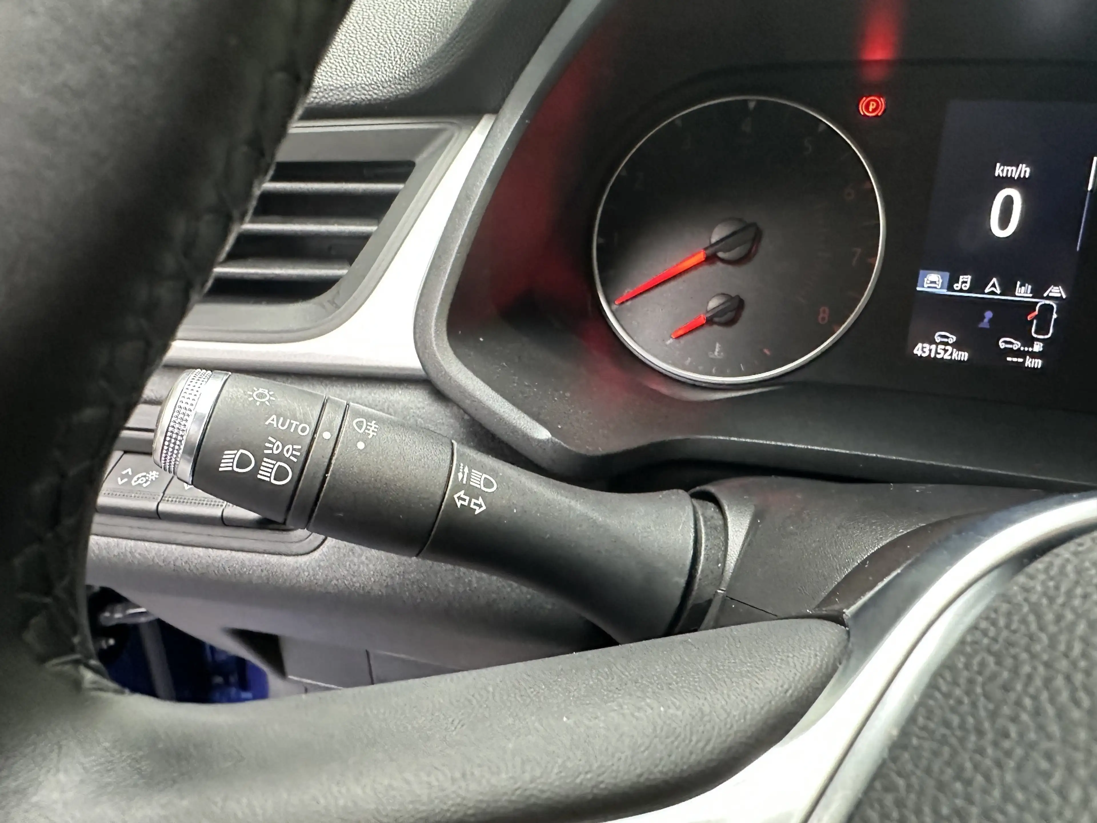 Renault Captur EXPERIENCE TCe 90 — photo 35