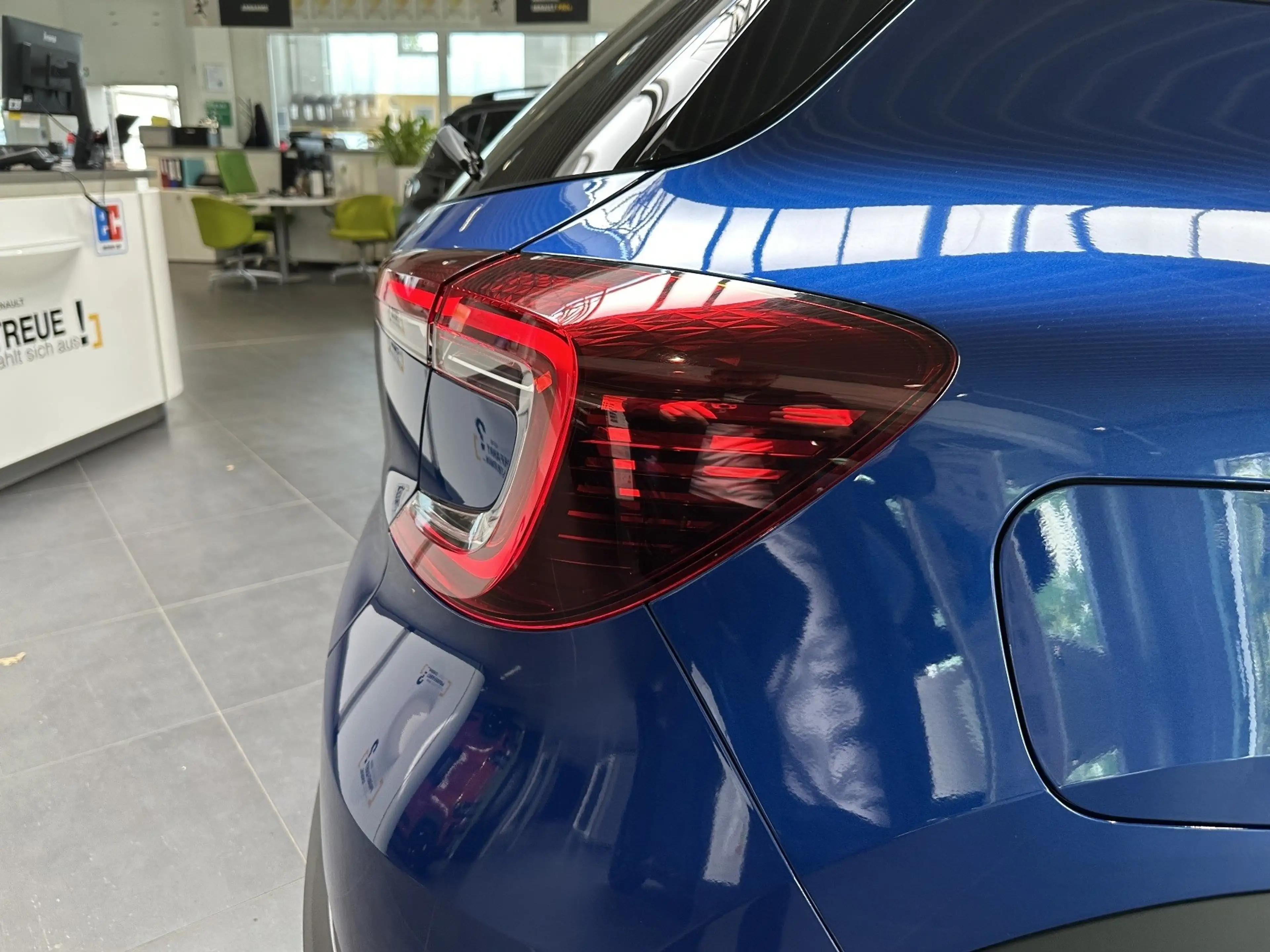Renault Captur EXPERIENCE TCe 90 — photo 18
