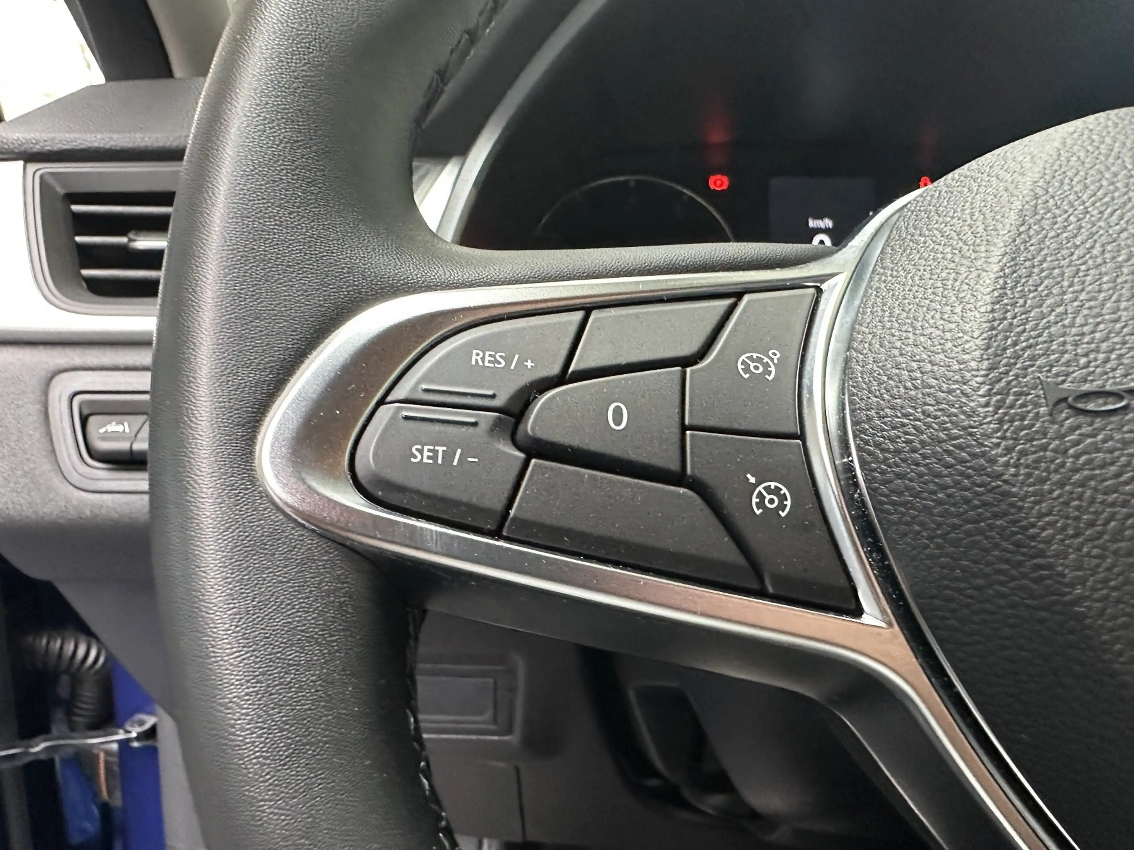 Renault Captur EXPERIENCE TCe 90 — photo 33
