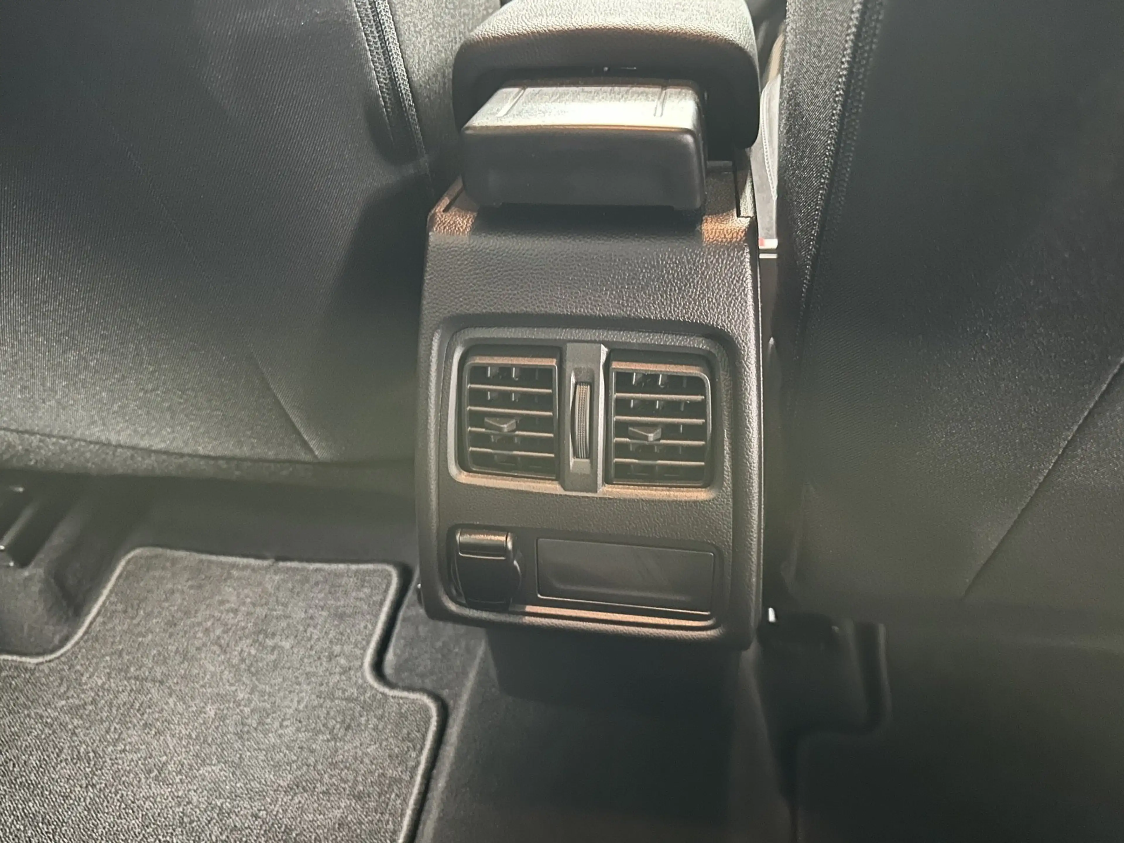 Renault Captur EXPERIENCE TCe 90 — photo 16