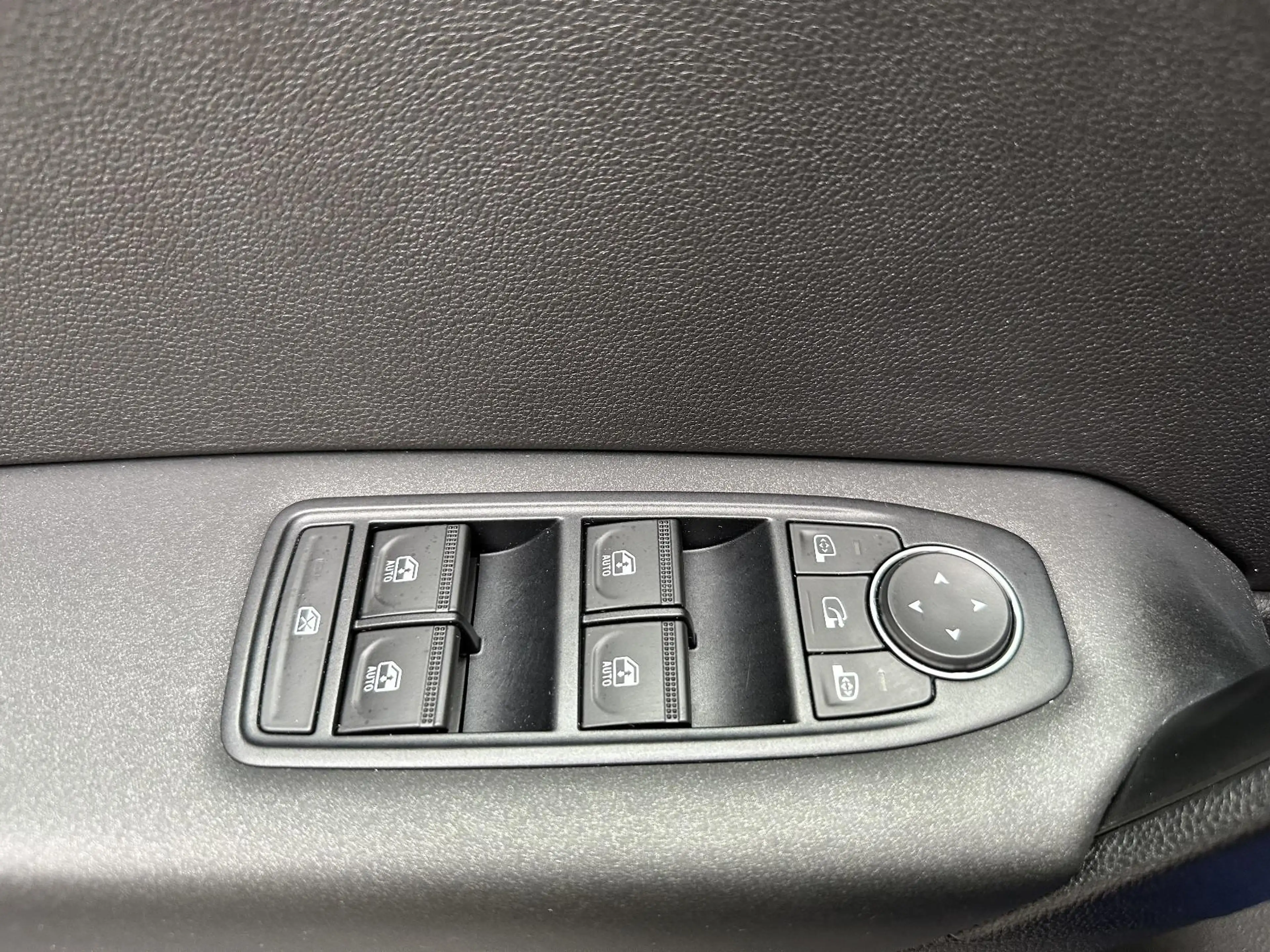 Renault Captur EXPERIENCE TCe 90 — photo 27