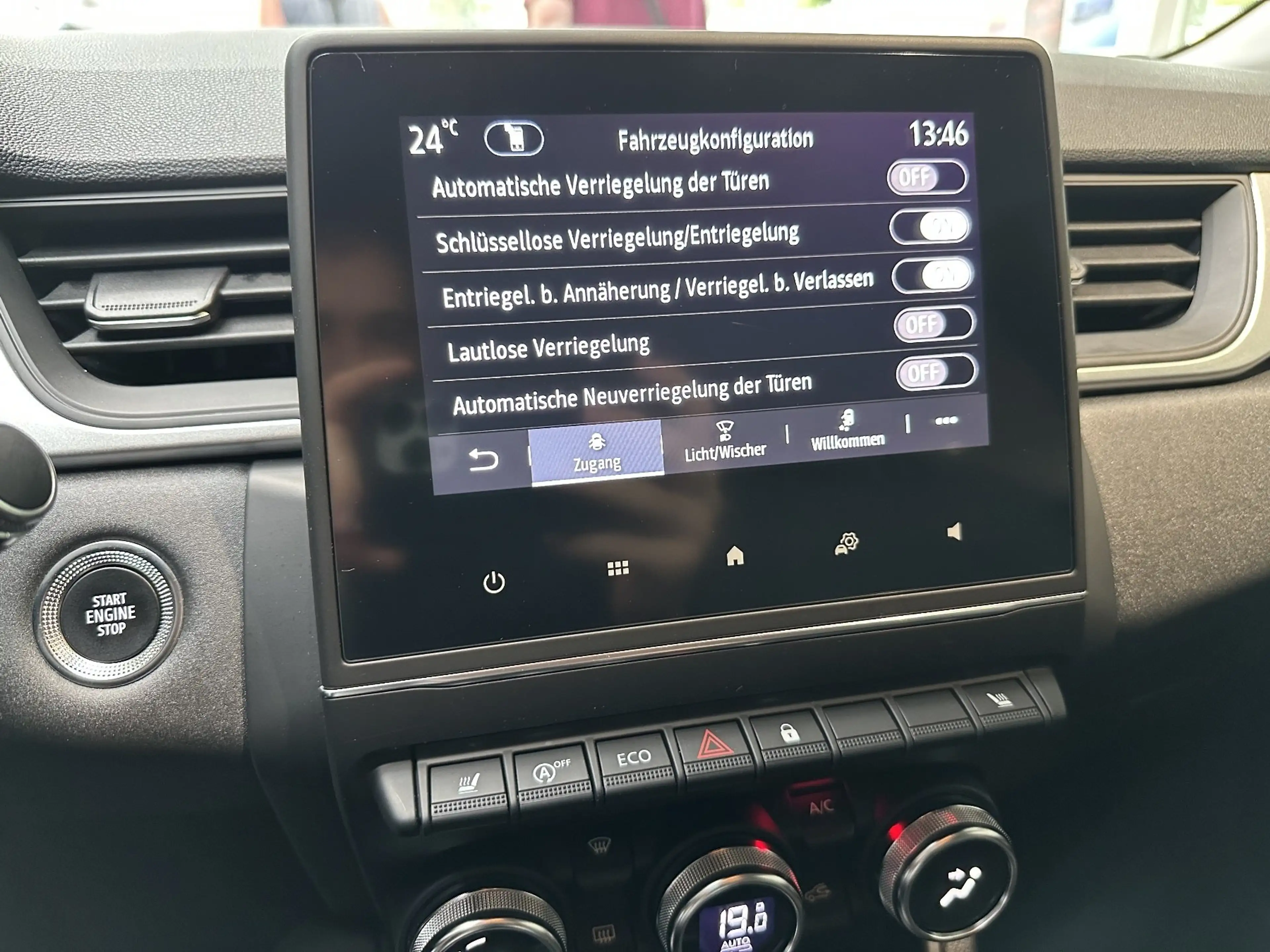 Renault Captur EXPERIENCE TCe 90 — photo 43