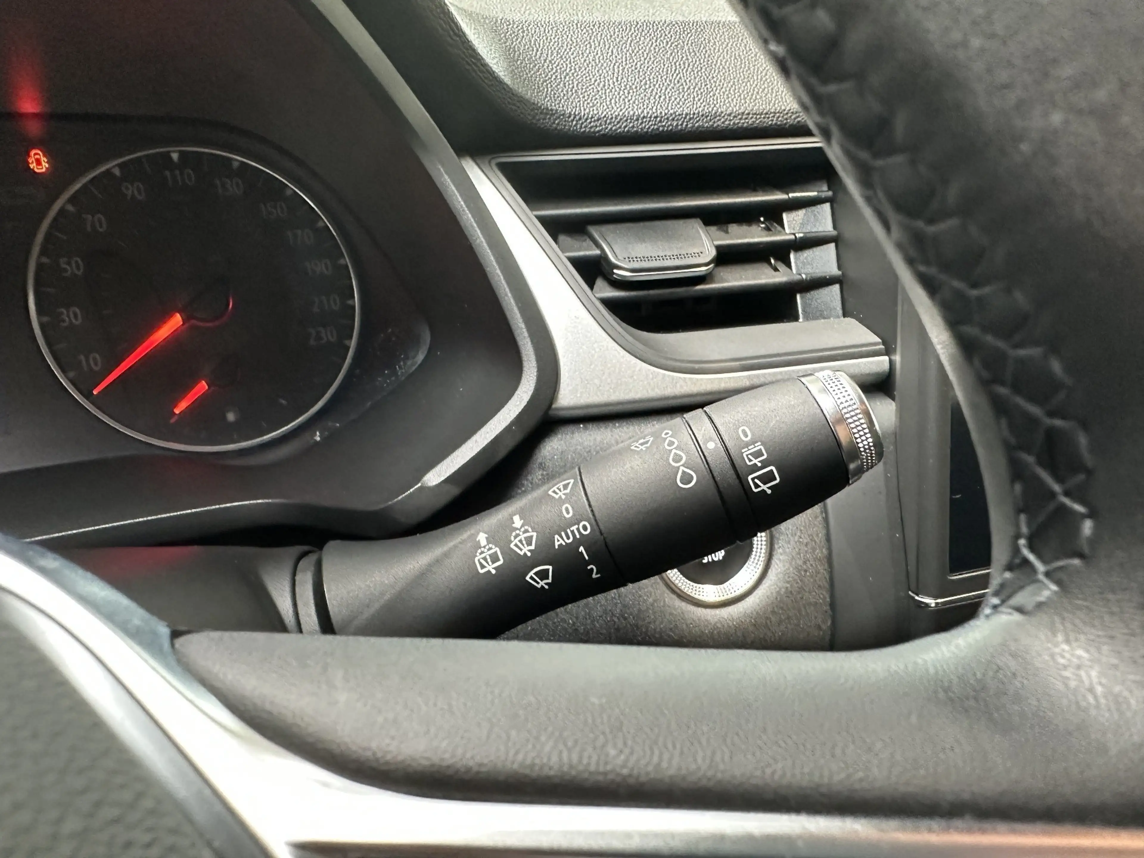 Renault Captur EXPERIENCE TCe 90 — photo 36