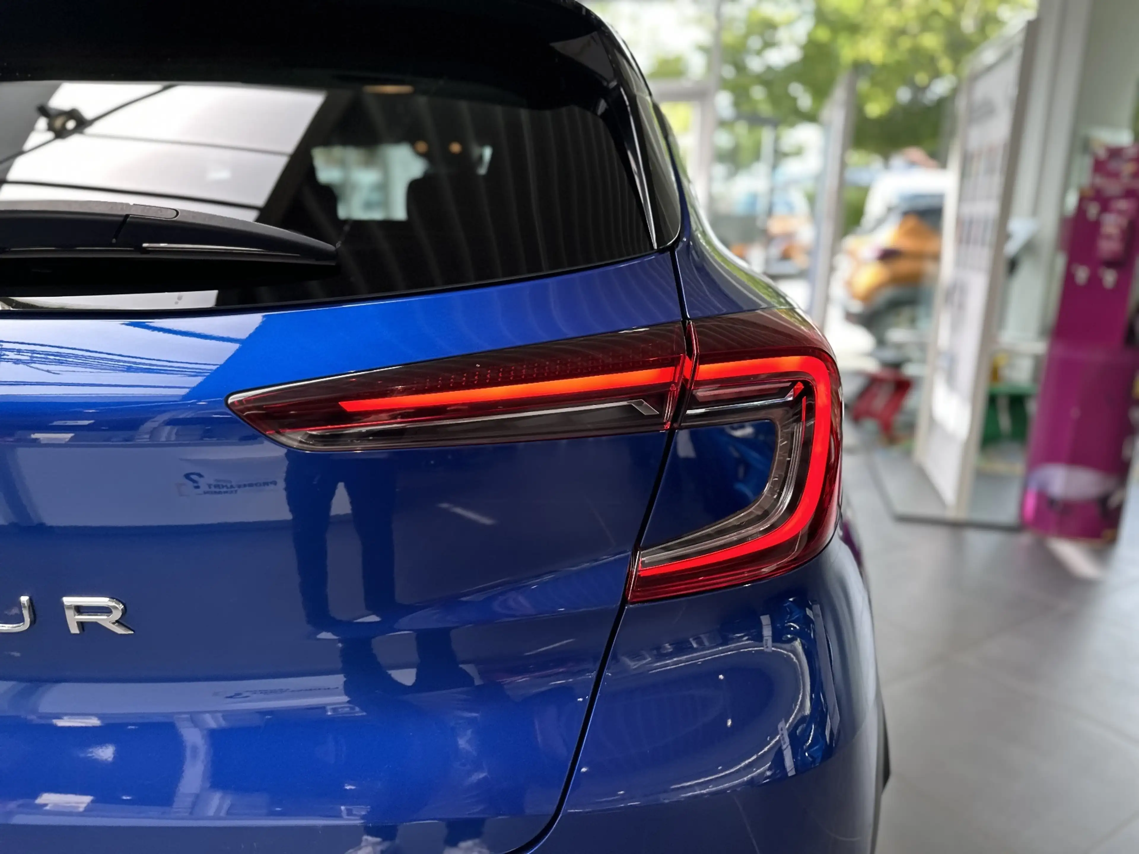 Renault Captur EXPERIENCE TCe 90 — photo 21