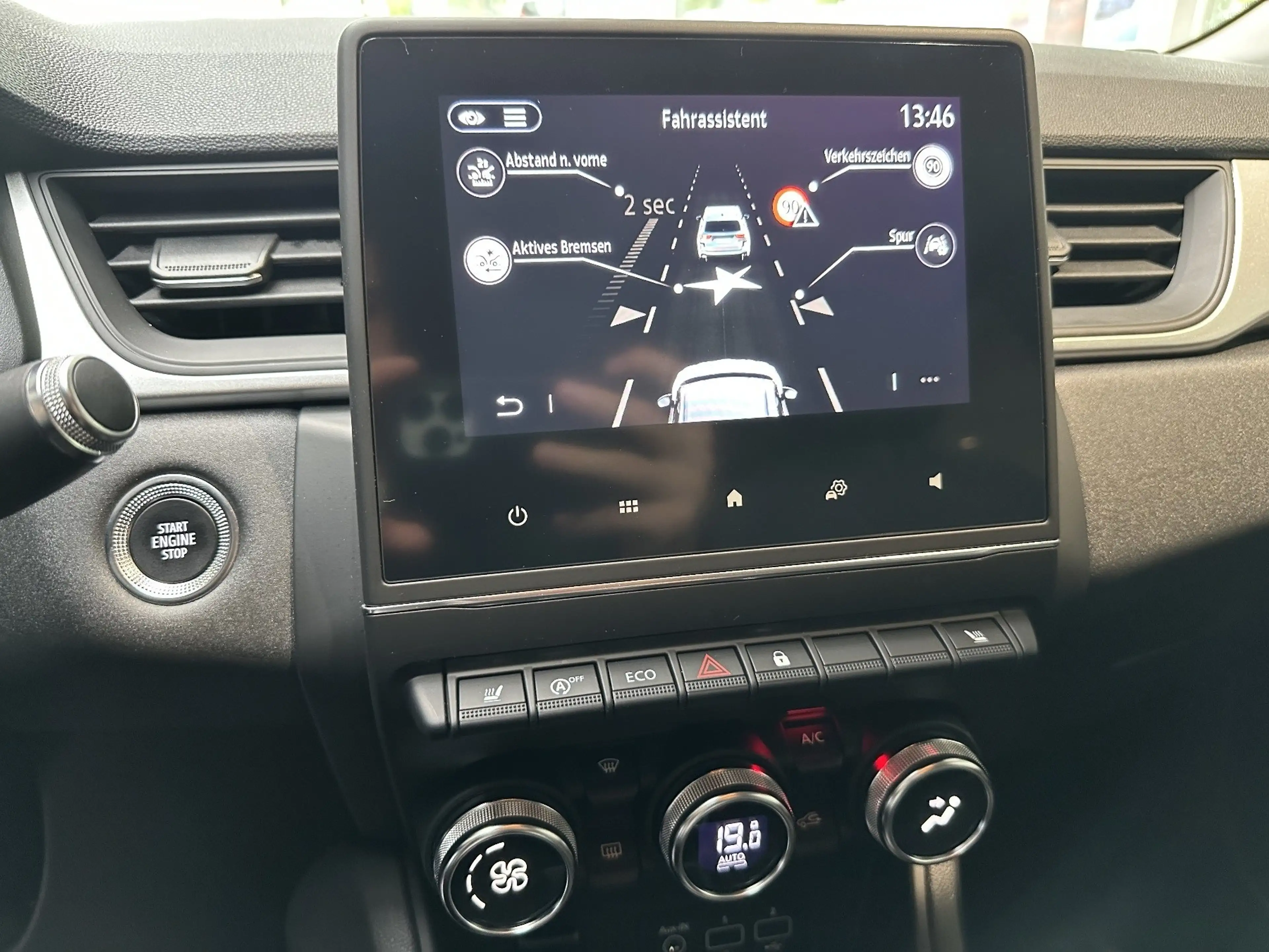 Renault Captur EXPERIENCE TCe 90 — photo 41