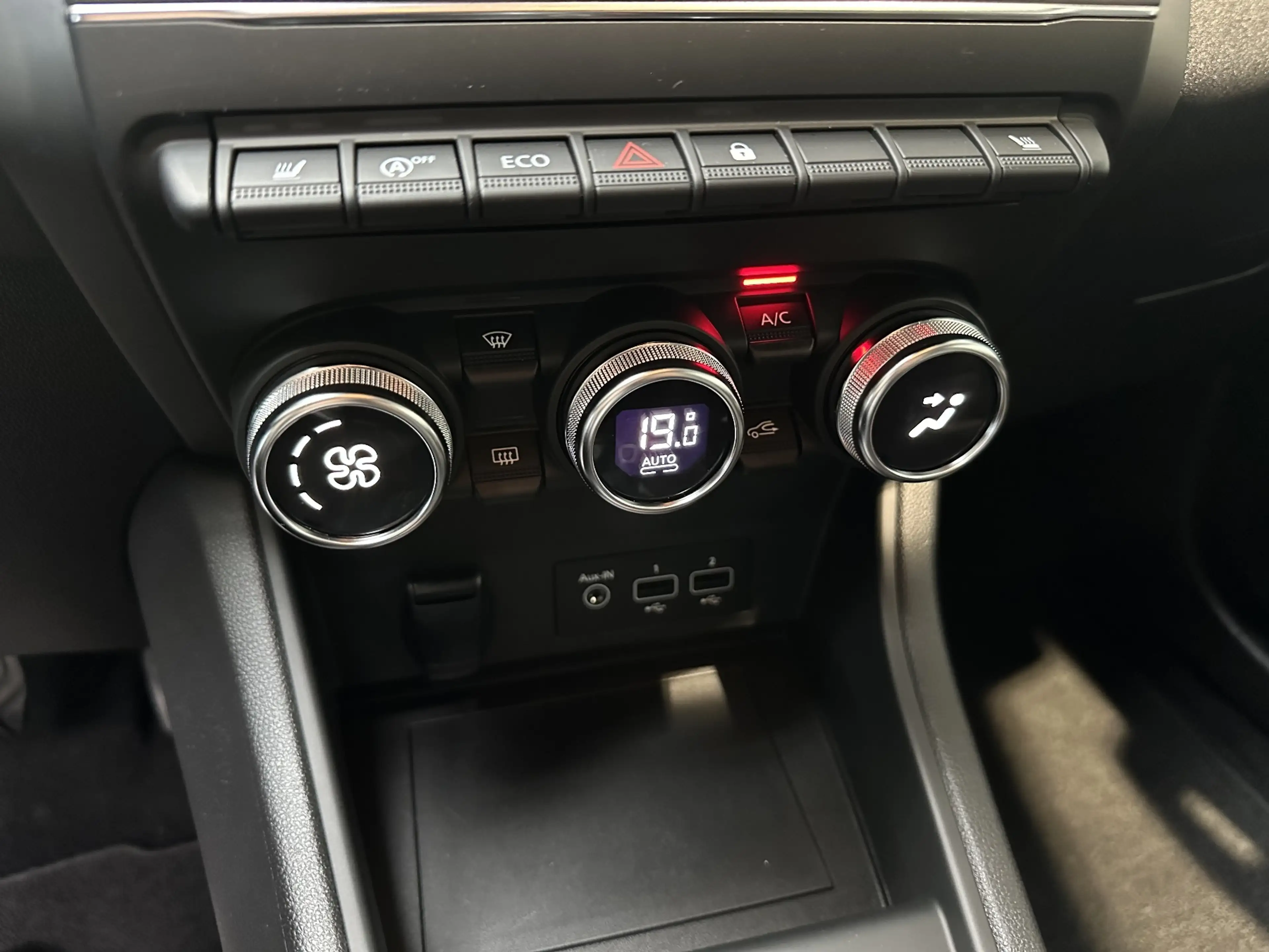 Renault Captur EXPERIENCE TCe 90 — photo 45