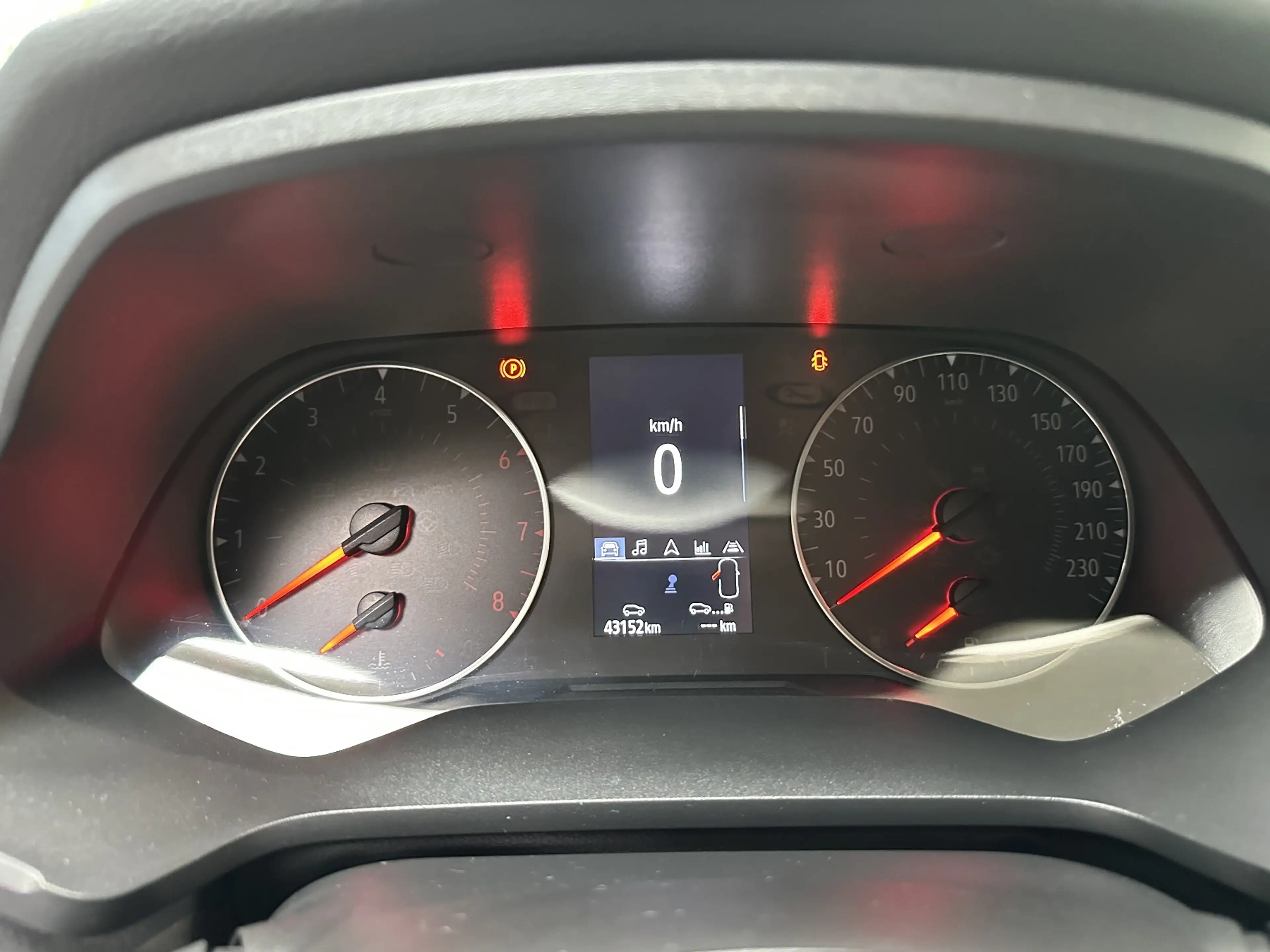 Renault Captur EXPERIENCE TCe 90 — photo 37