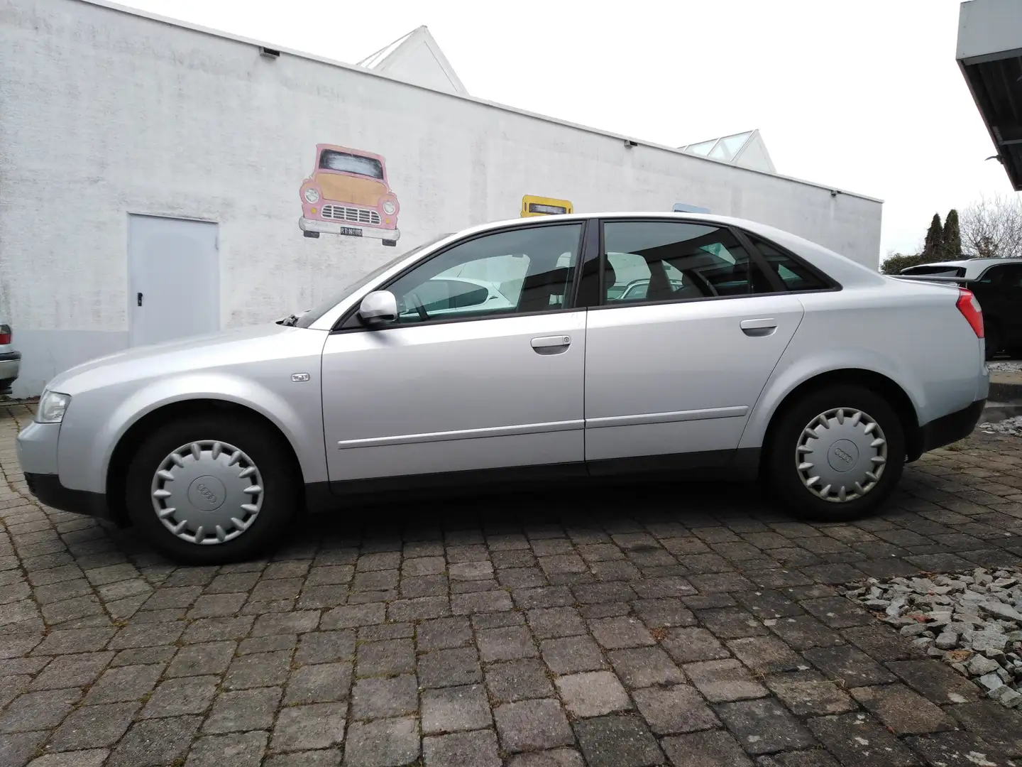 Audi A4 2.0 - Automatik Silber - 2