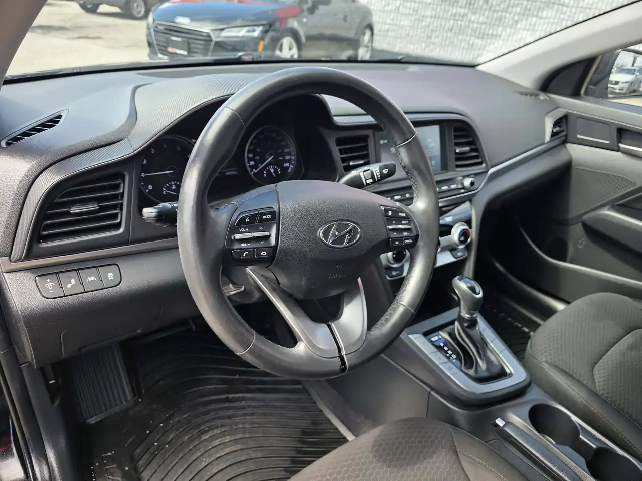 Hyundai ELANTRA снимка Hyundai ELANTRA