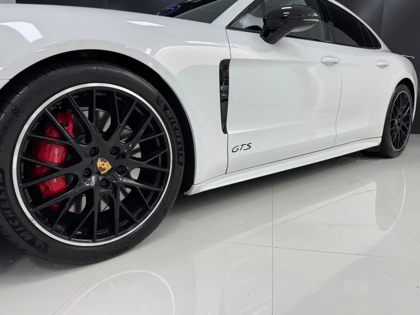 Porsche Panamera GTS Aut. Weiß - 2