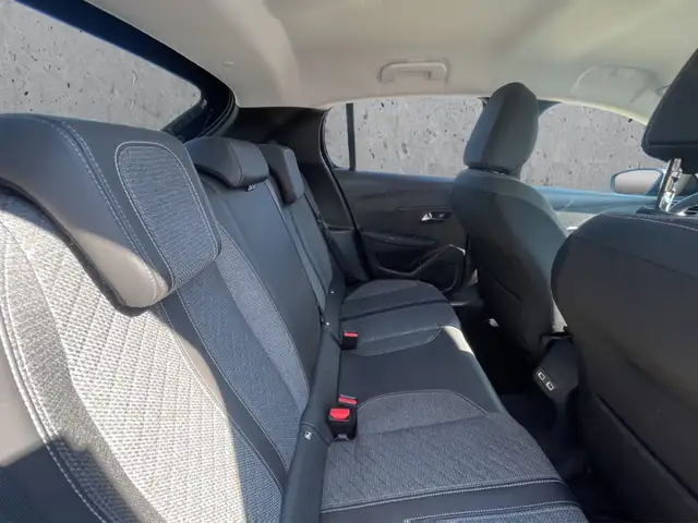 Peugeot 208 view 14