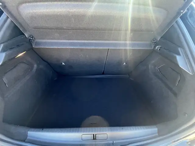 Peugeot 208 view 7