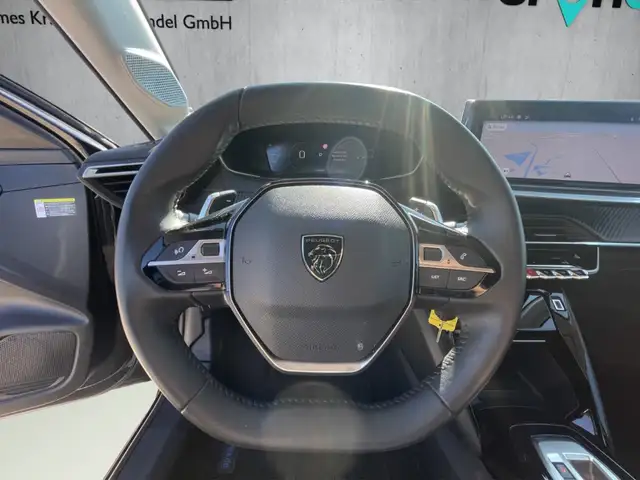 Peugeot 208 view 10