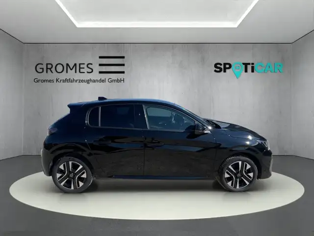 Peugeot 208 view 2