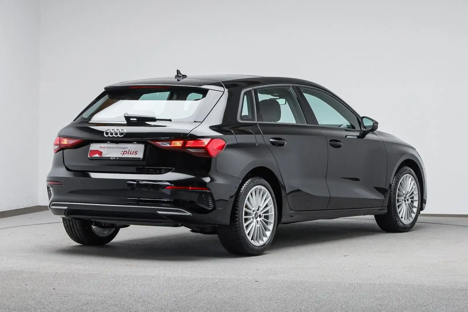 Audi A3 advanced 35 TFSI Pano*Assist*B&O* Schwarz - 2