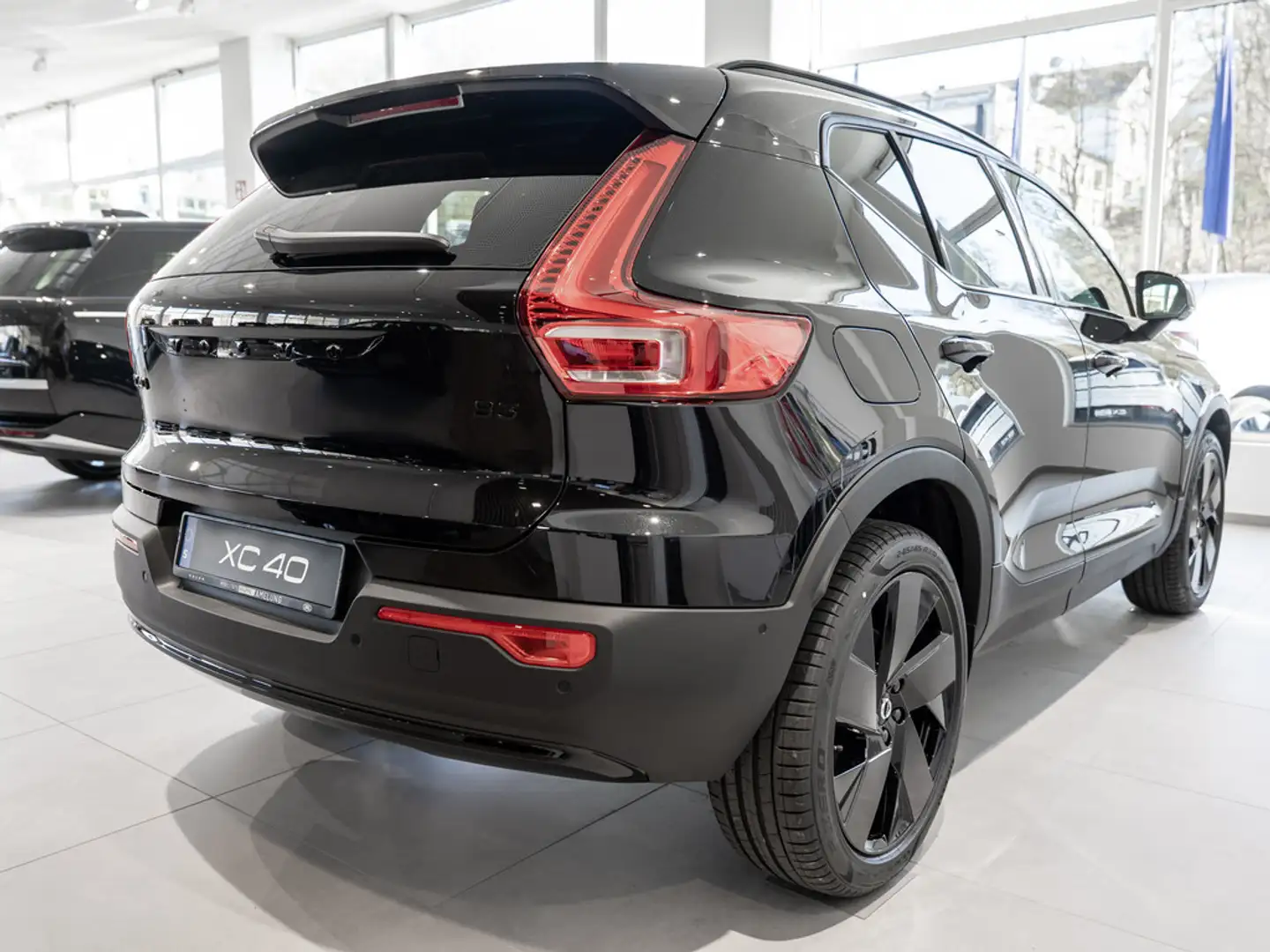 Volvo XC40 B3 Plus Black Edition LED 360° FACEL. Noir - 2