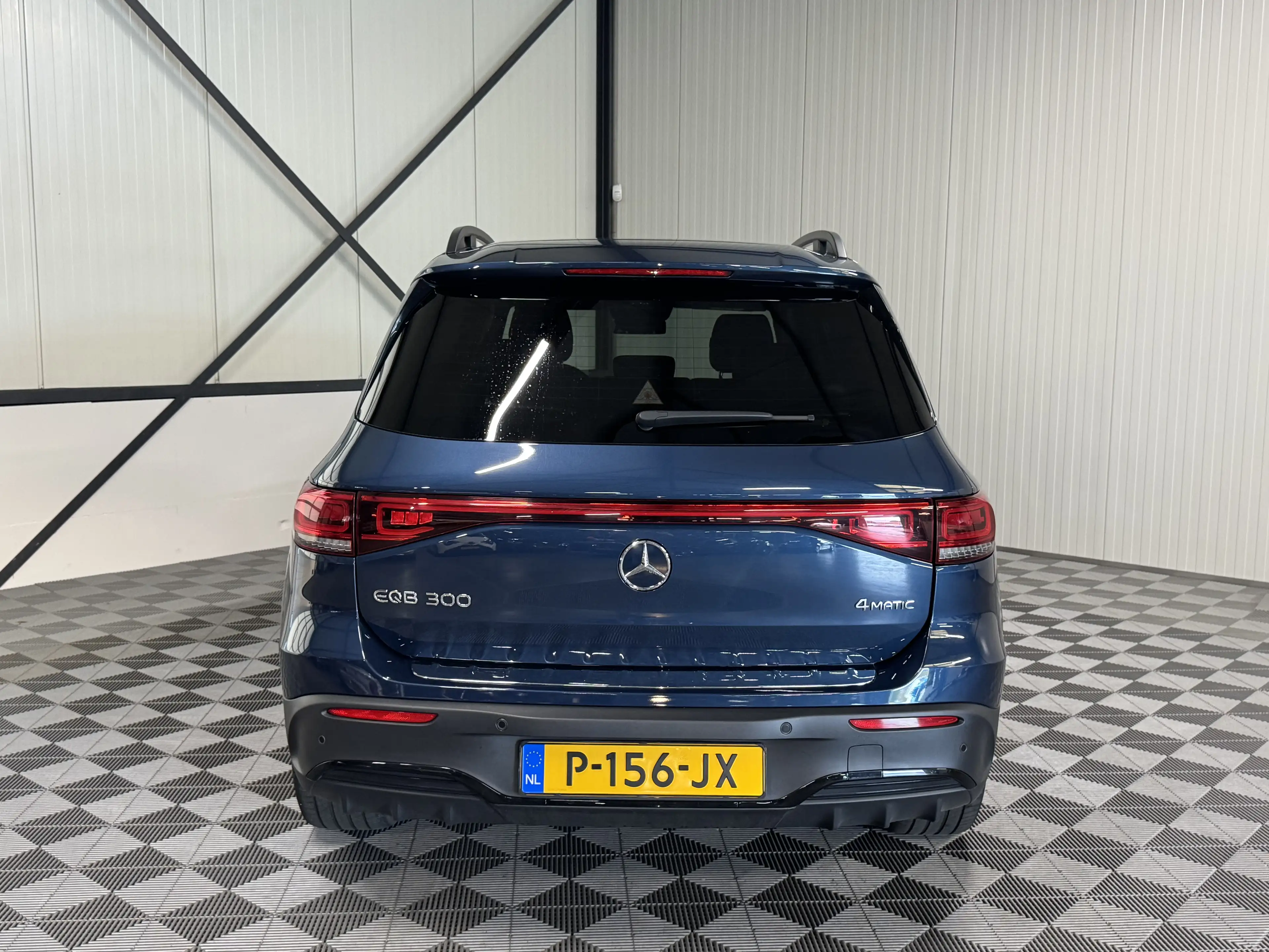 Mercedes-Benz EQB 300 4MATIC AMG Line 67kWh SOH 94% | Pano | Navi | Came — photo 9