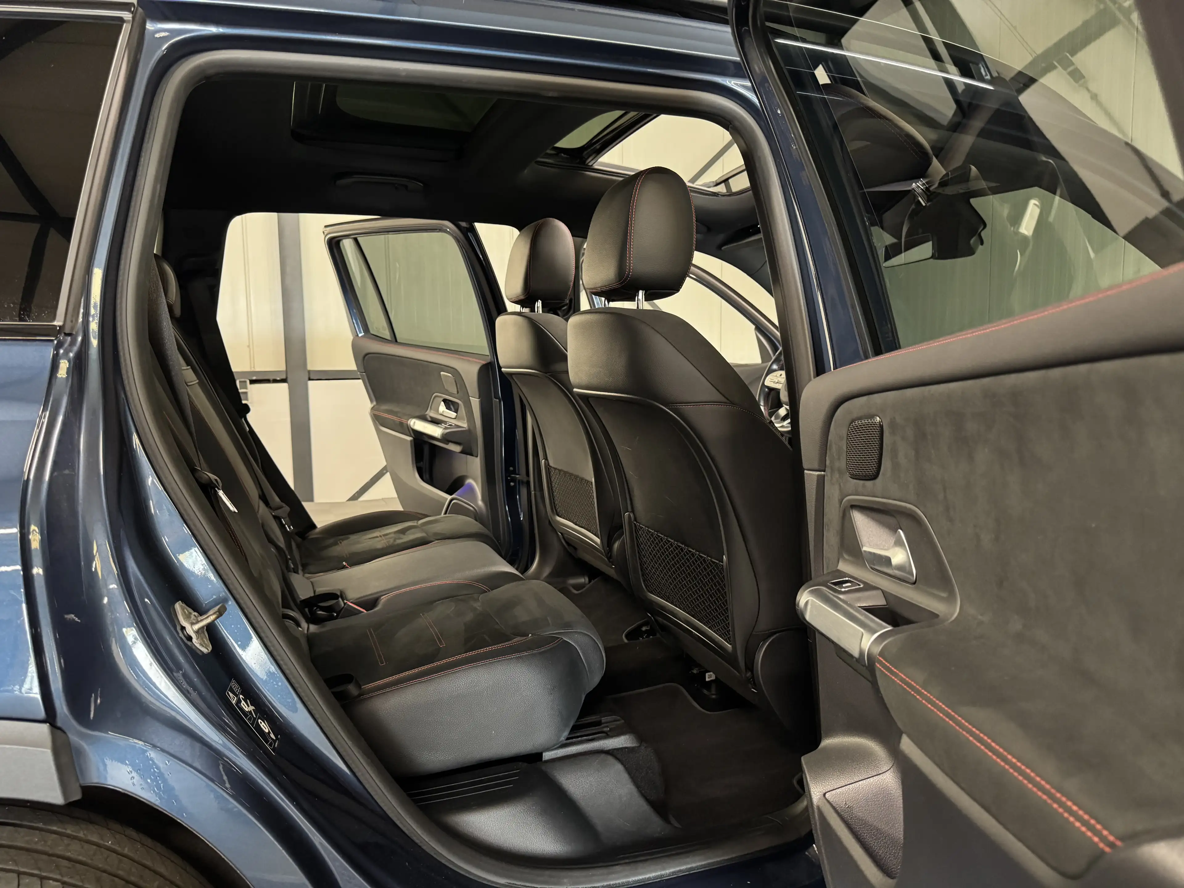Mercedes-Benz EQB 300 4MATIC AMG Line 67kWh SOH 94% | Pano | Navi | Came — photo 4