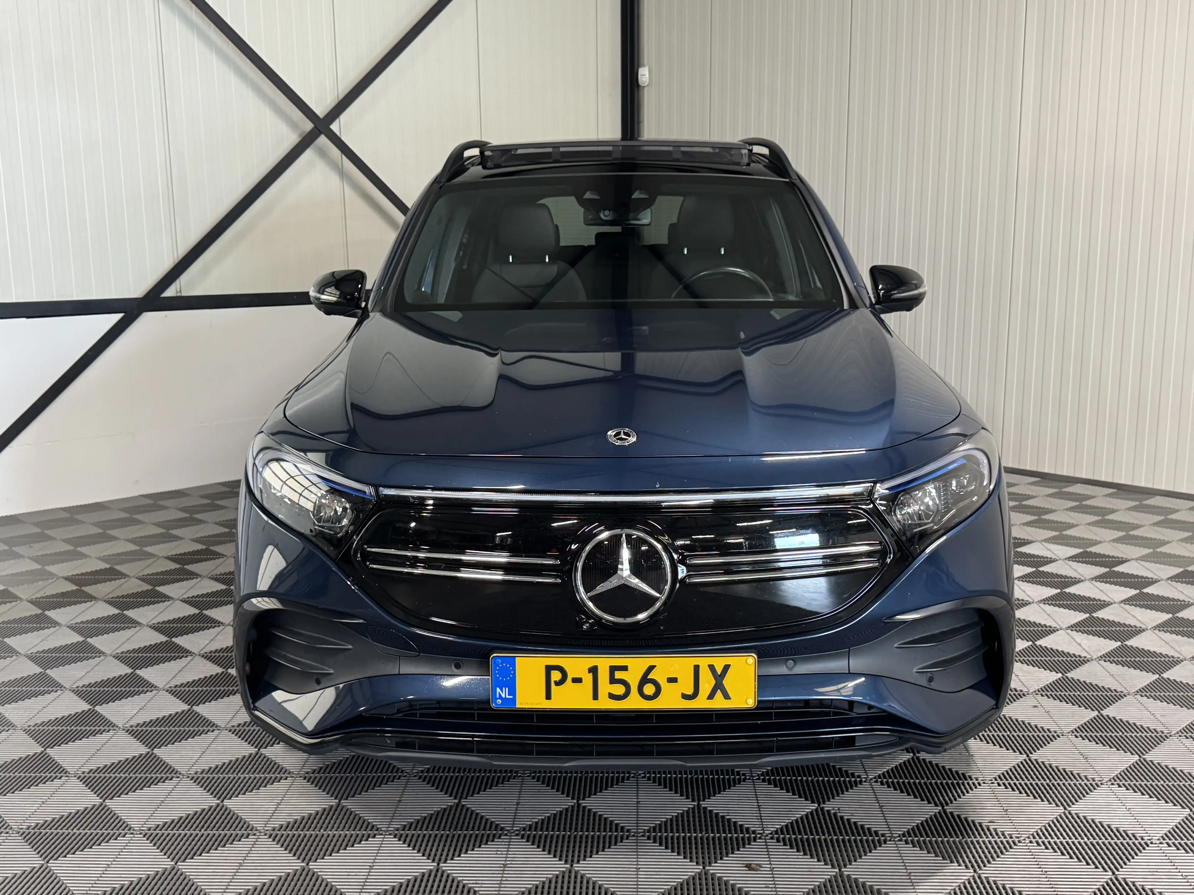 Mercedes-Benz EQB 300 4MATIC AMG Line 67kWh SOH 94% | Pano | Navi | Came — photo 8