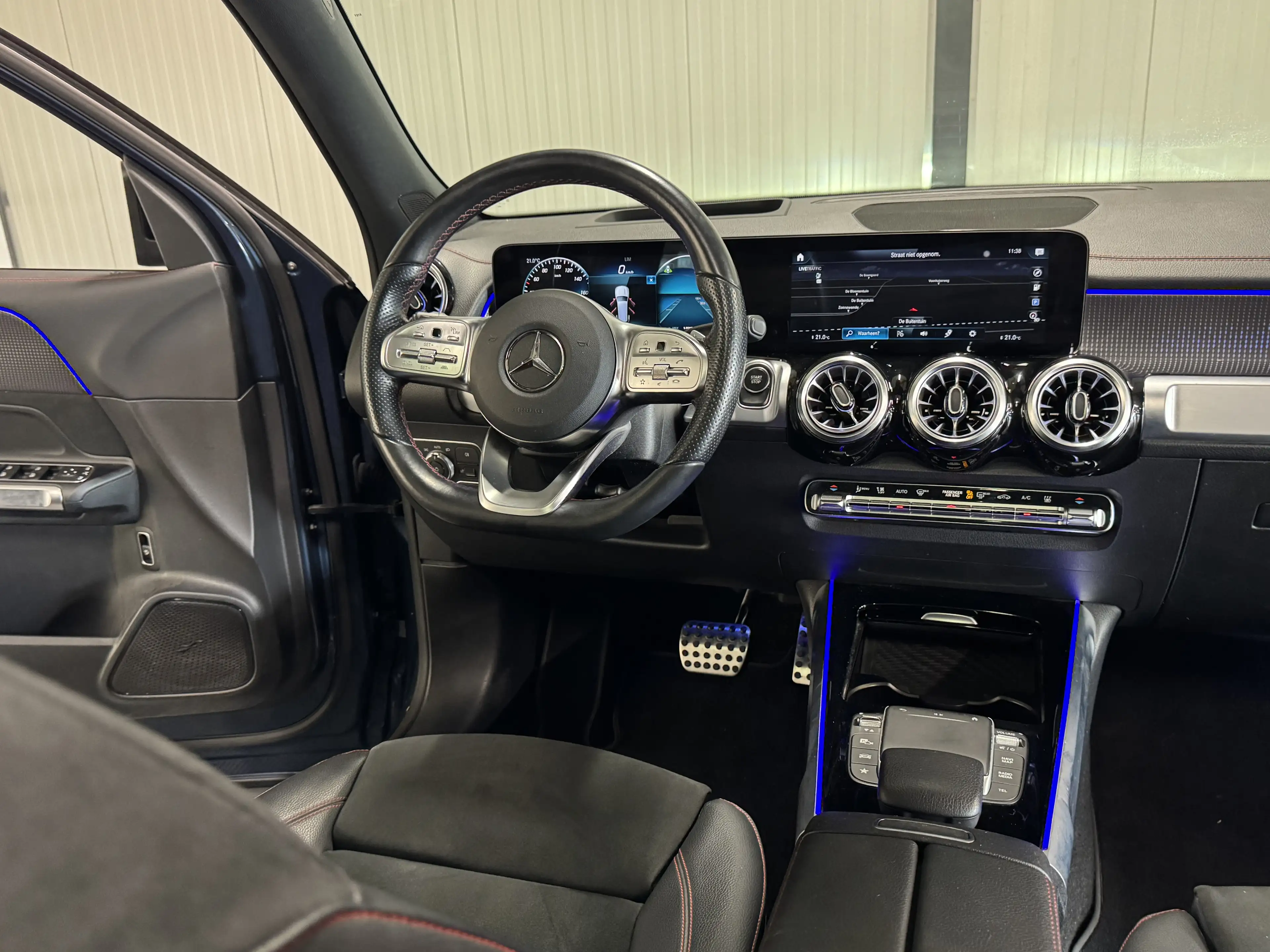 Mercedes-Benz EQB 300 4MATIC AMG Line 67kWh SOH 94% | Pano | Navi | Came — photo 3