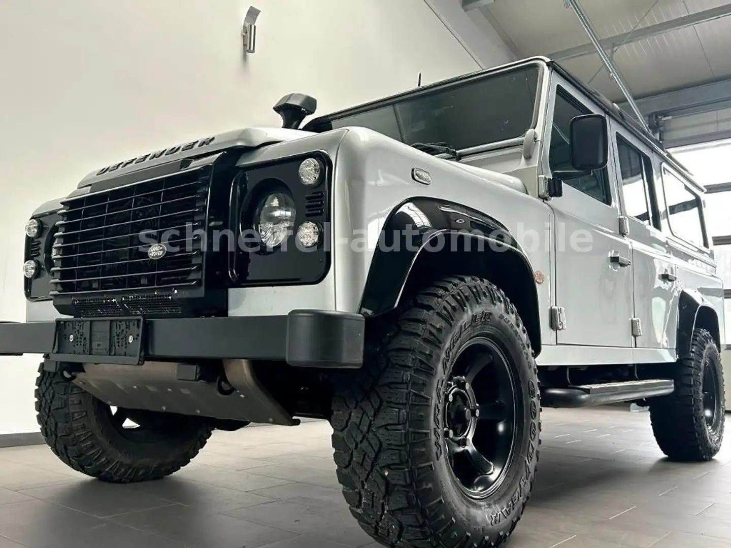 Land Rover Defender 110 SE Station Wagon M.A.S Style Eaton Silber - 1