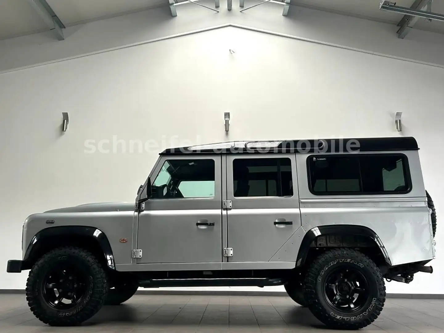 Land Rover Defender 110 SE Station Wagon M.A.S Style Eaton Silber - 2