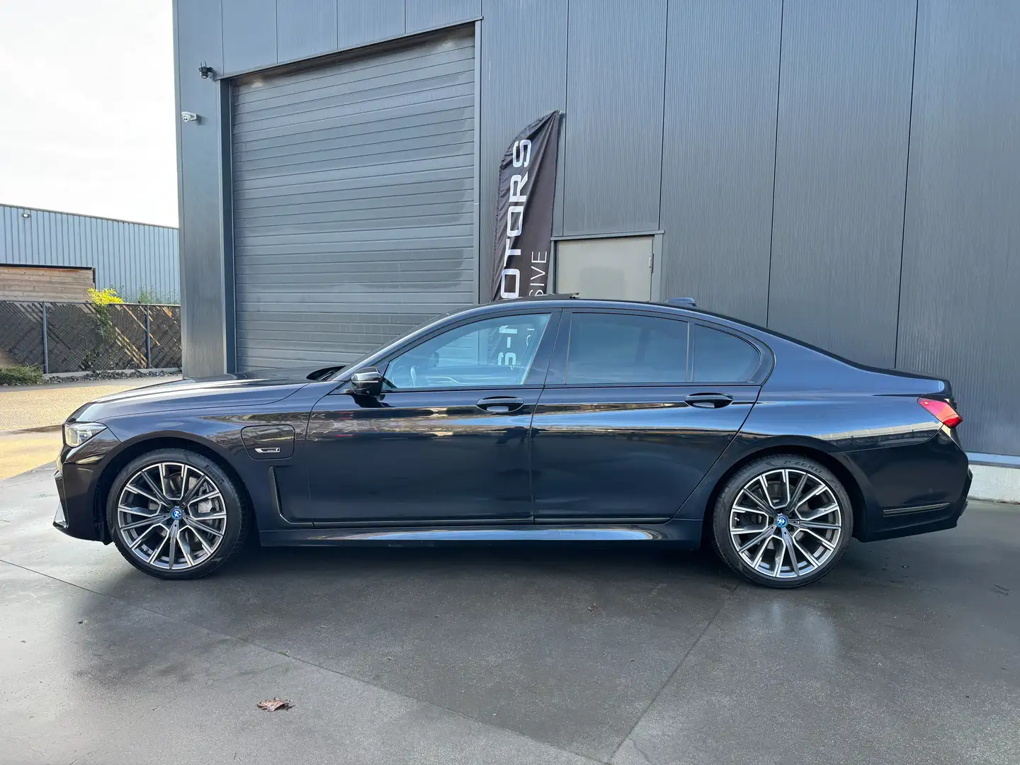 BMW 745 e M INDIV LASER/PANO/SOFT/MASSAGE/HK/360/GARANTIE Noir - 2