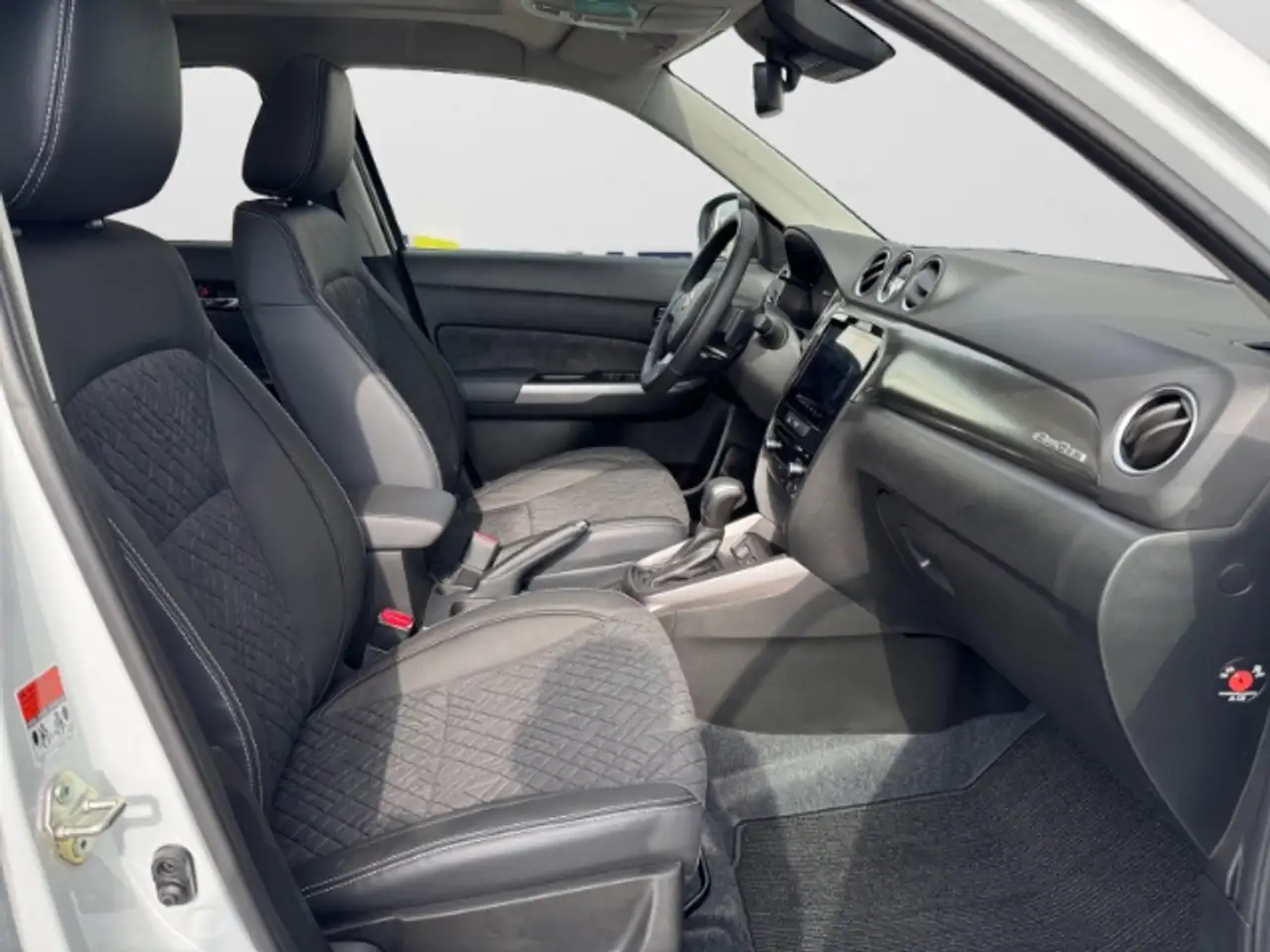 Suzuki Vitara 1.5 Hybrid Comfort+ Allgrip +Navi+Keyless+Schiebed 17