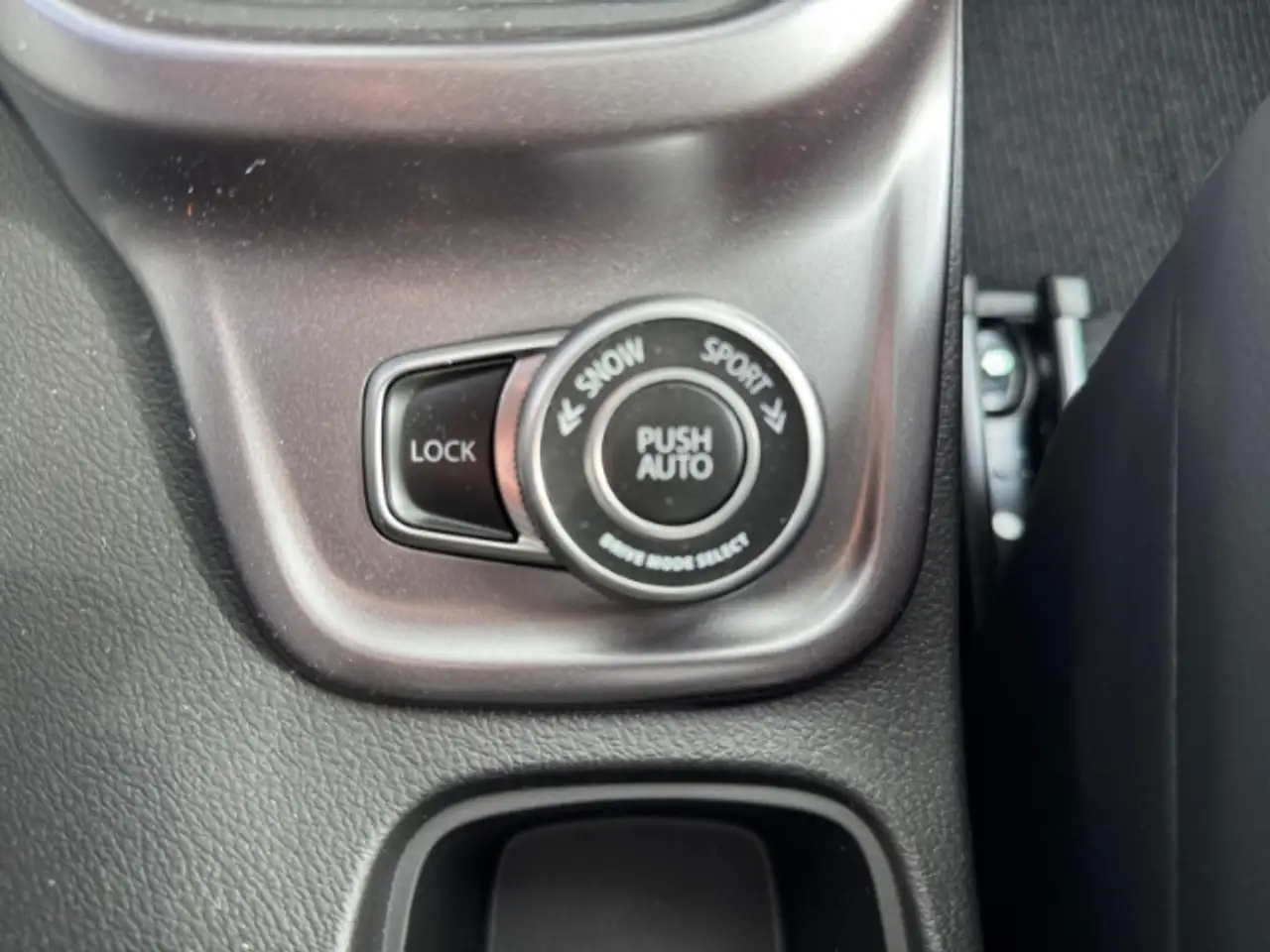 Suzuki Vitara 1.5 Hybrid Comfort+ Allgrip +Navi+Keyless+Schiebed 24