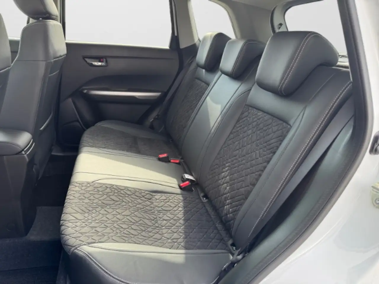Suzuki Vitara 1.5 Hybrid Comfort+ Allgrip +Navi+Keyless+Schiebed 16