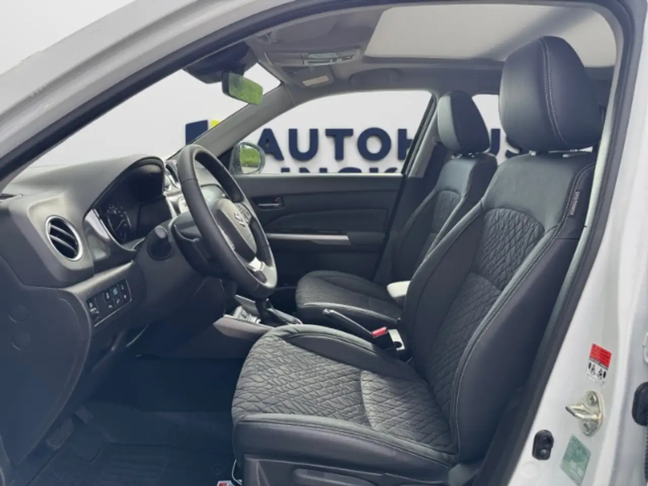 Suzuki Vitara 1.5 Hybrid Comfort+ Allgrip +Navi+Keyless+Schiebed 10