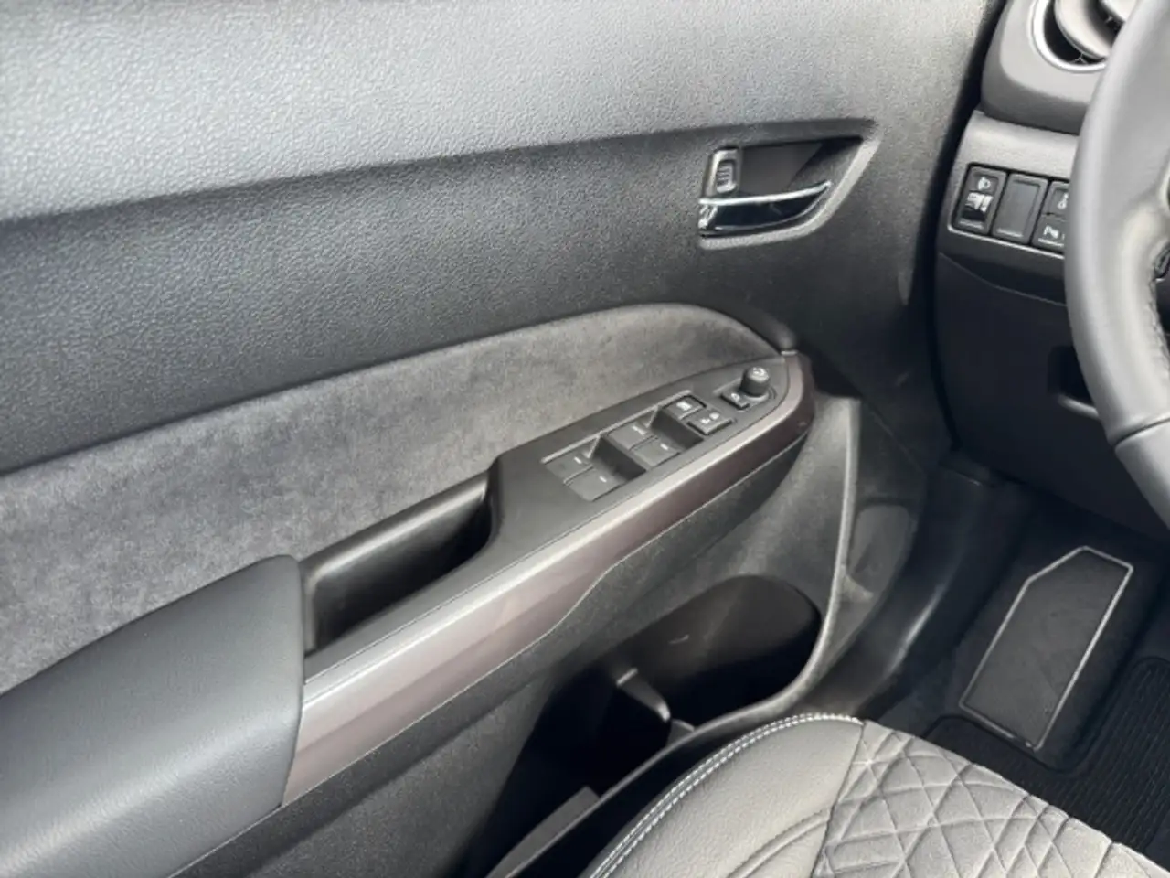 Suzuki Vitara 1.5 Hybrid Comfort+ Allgrip +Navi+Keyless+Schiebed 11