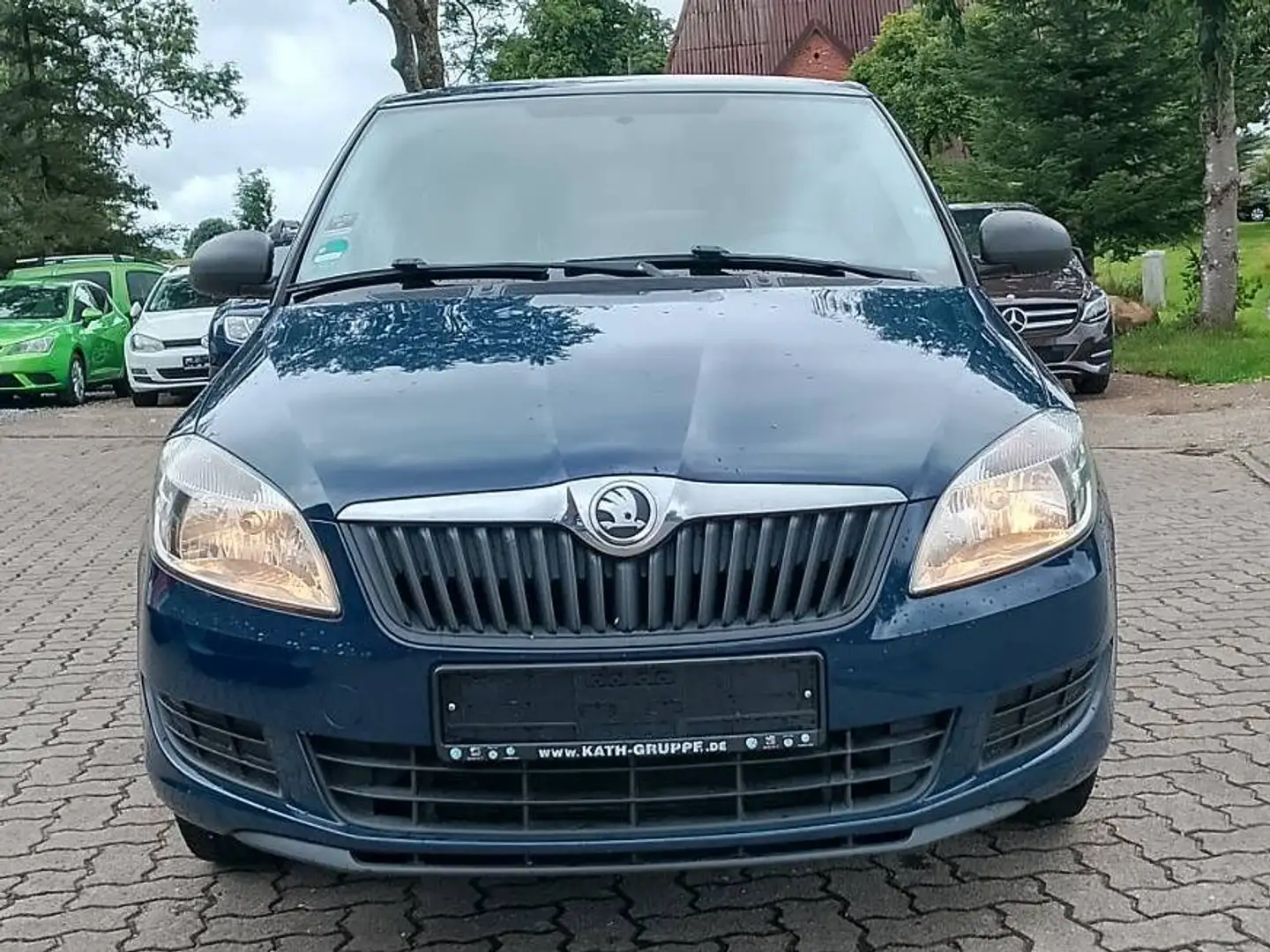 Skoda Fabia 1.2 HTP Active Green tec Blau - 2
