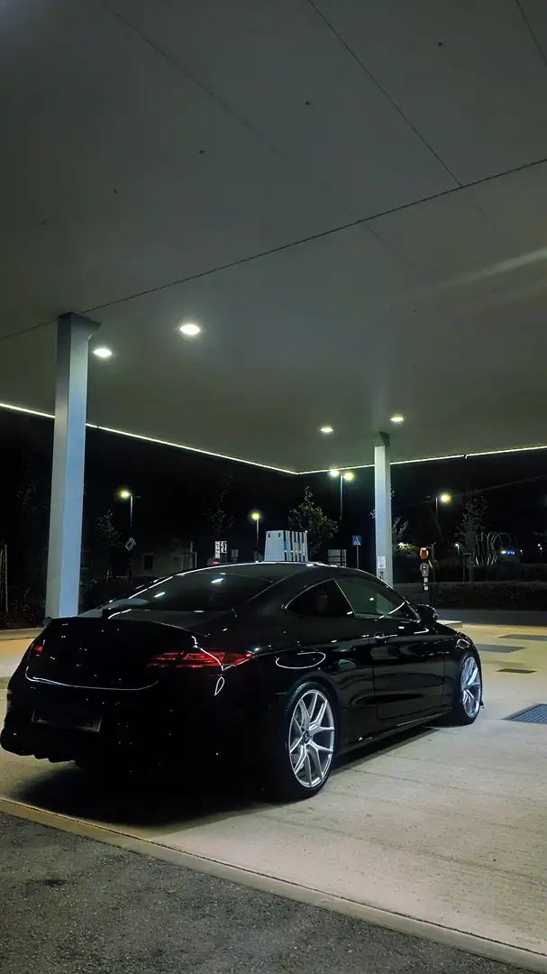 Mercedes-Benz C 200 Coupe 4Matic 9G-TRONIC AMG Line Schwarz - 2