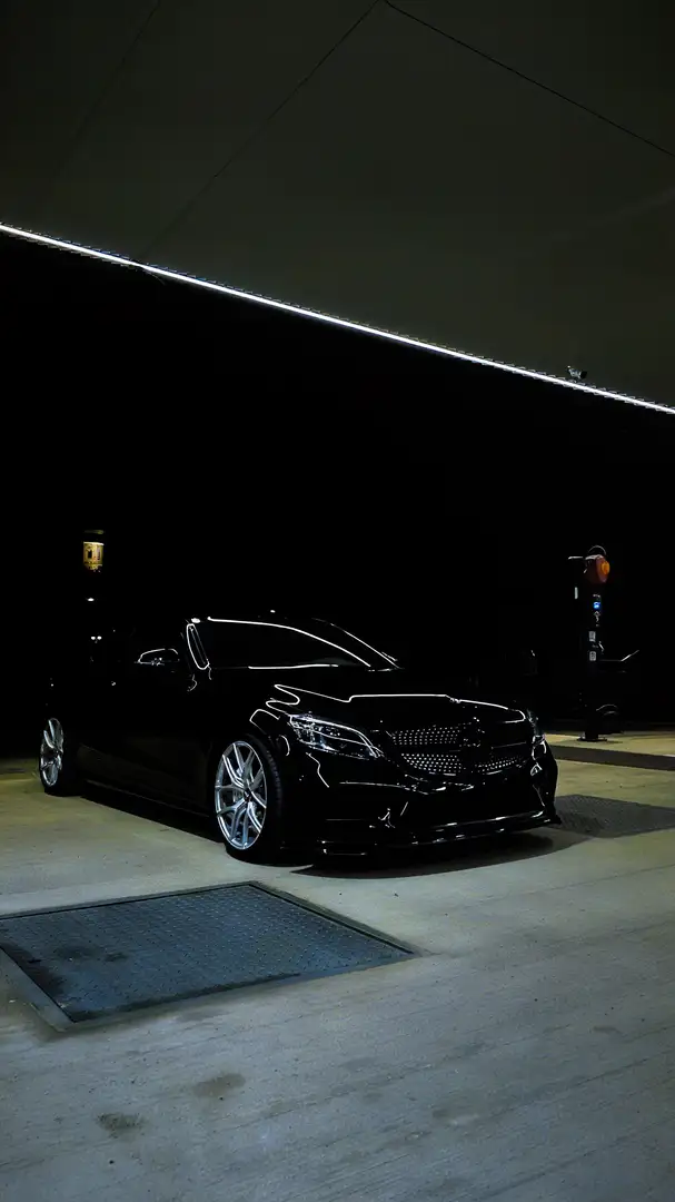 Mercedes-Benz C 200 Coupe 4Matic 9G-TRONIC AMG Line Schwarz - 1