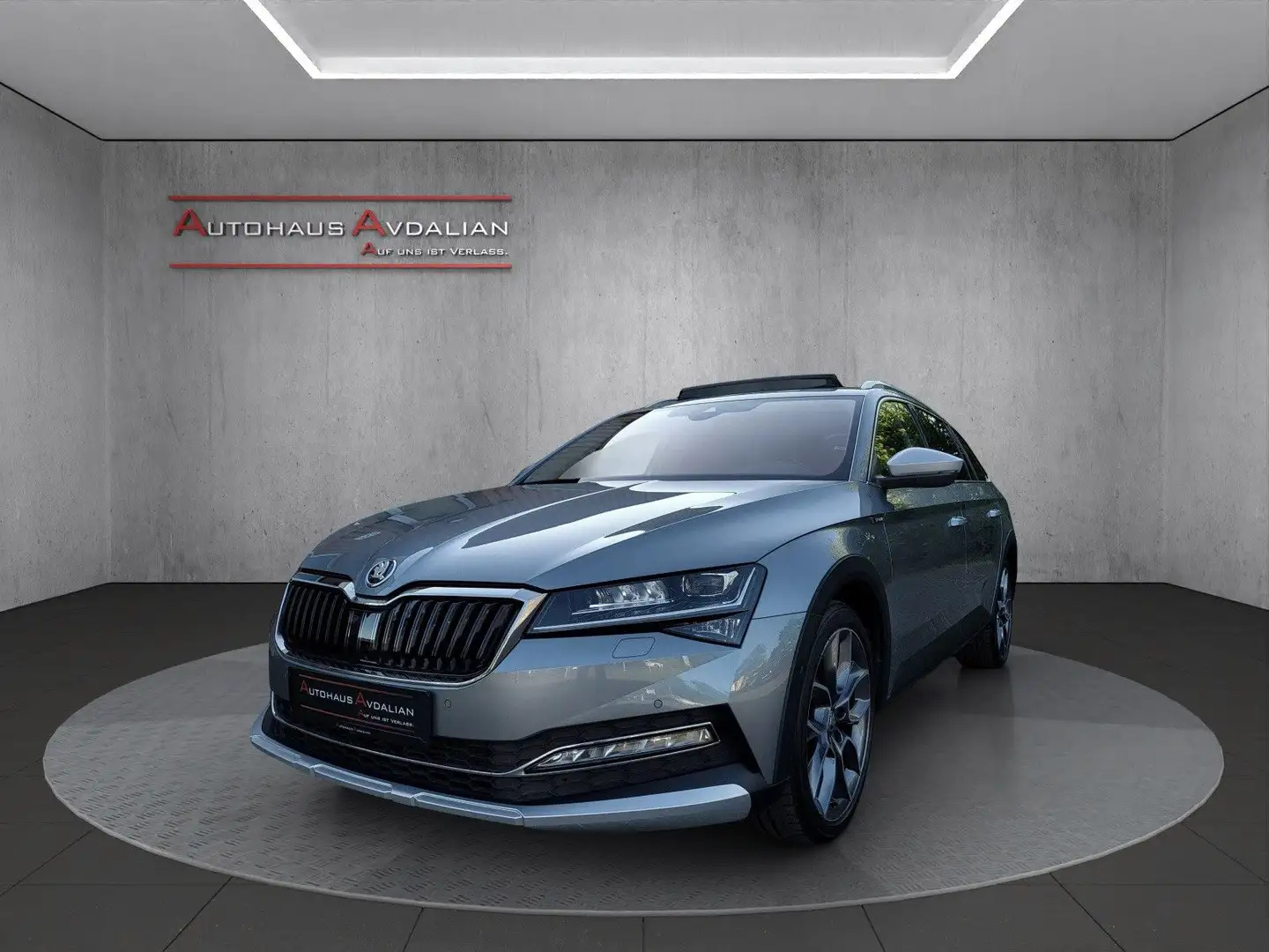 Skoda Superb Combi 2.0 TDI Scout 4x4 360°|PANO|STDHZ Gri - 1