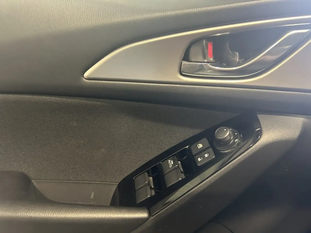 Mazda 3 снимка Mazda 3